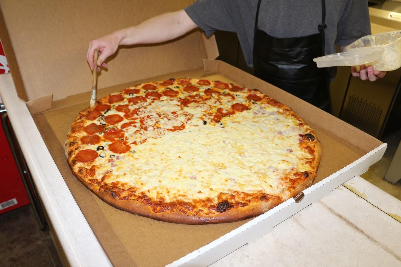 Giant Manhattan Pizza Menu image 5